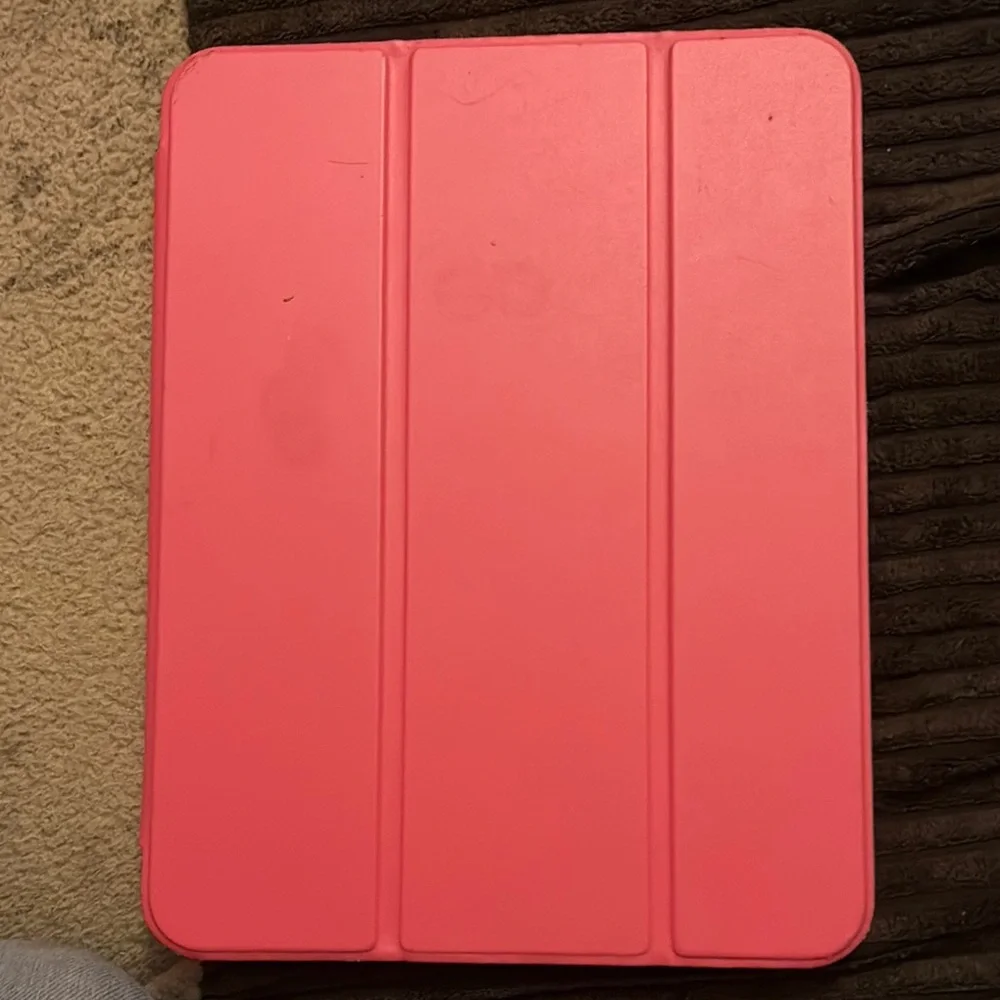Apple IPad Air a16 in Pink with case and box